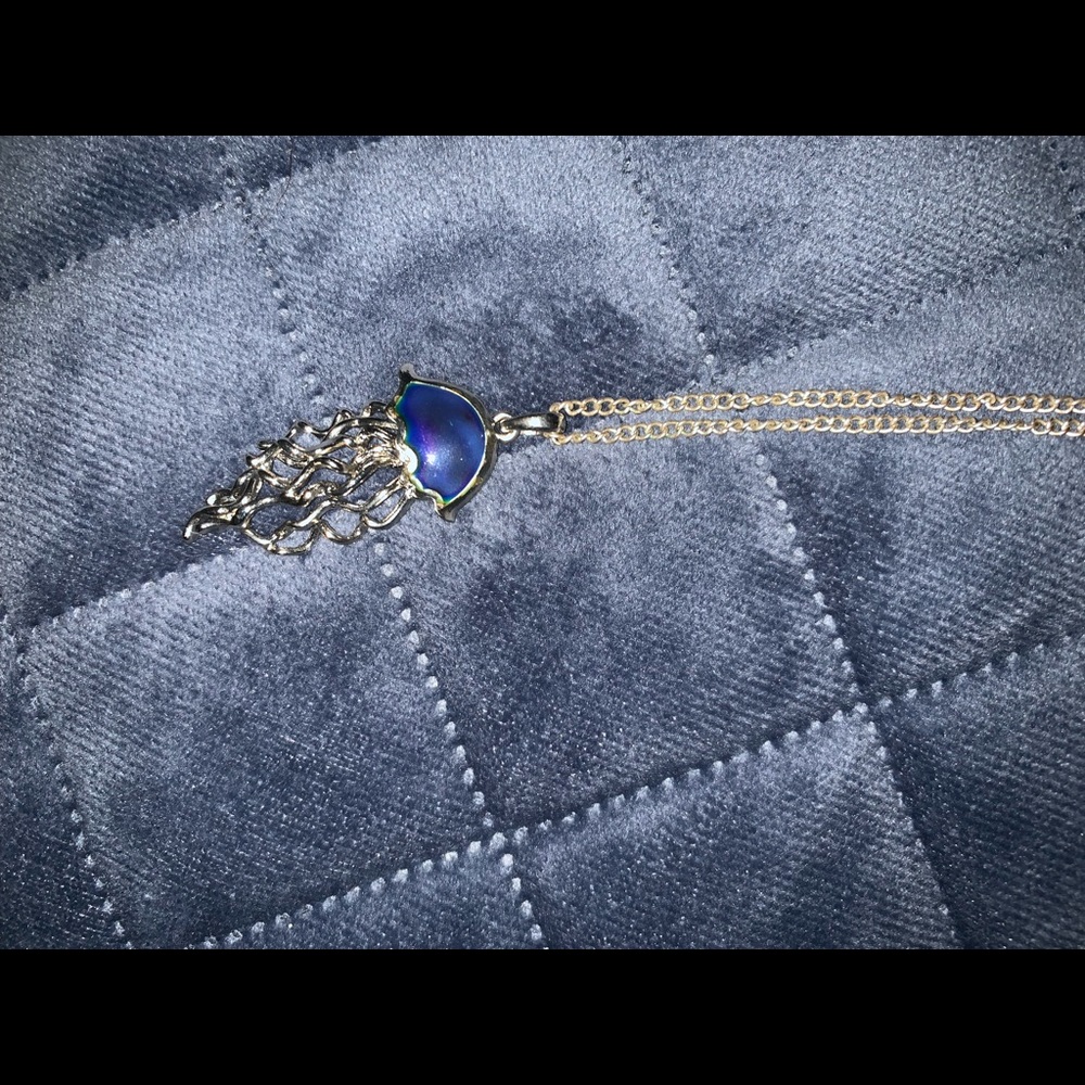 Jelly fish mood necklace